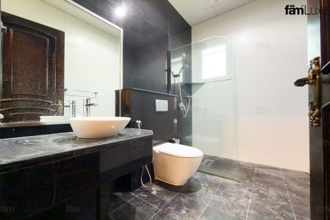 Villa in Al Barsha, Dubai 5 bedrooms, 1114.8 sq.m. № 111272 - photo 12