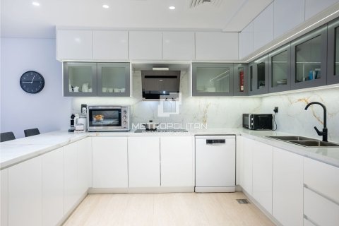 Apartment in Palm Jumeirah, Dubai 4 bedrooms, 312 sq.m. № 16105 - photo 8