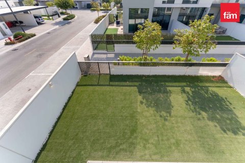 Villa in Al Furjan, Dubai 4 bedrooms, 456.5 sq.m. № 137635 - photo 13