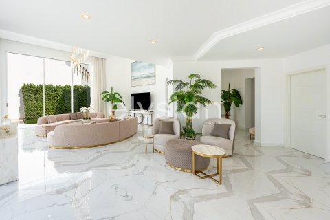 Villa in Garden Homes, Palm Jumeirah, Dubai 4 bedrooms, 622 sq.m. № 37857 - photo 9