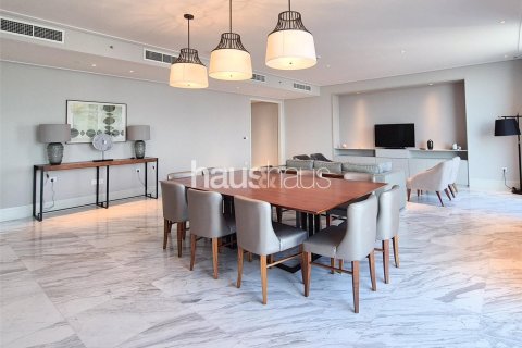 Apartment in Downtown Dubai (Downtown Burj Dubai), Dubai 4 bedrooms, 261 sq.m. № 45264 - photo 3