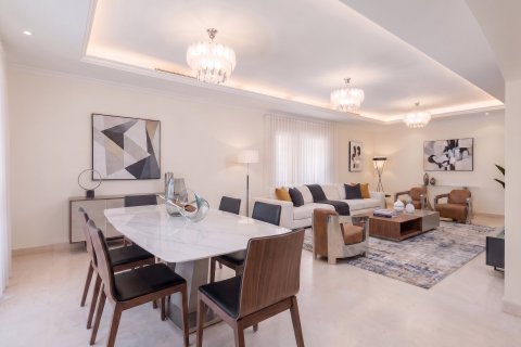 Villa in Dubai 6 bedrooms, 628 sq.m. № 139696 - photo 2