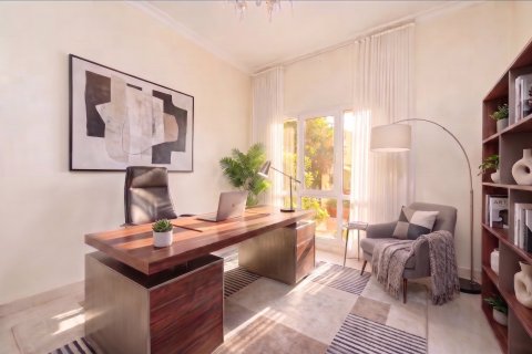 Villa in Dubai 6 bedrooms, 628 sq.m. № 139696 - photo 8