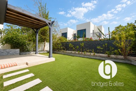 Villa in Dubai Hills Estate, Dubai 4 bedrooms, 231 sq.m. № 137723 - photo 4