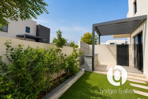Villa in Dubai Hills Estate, Dubai 4 bedrooms, 231 sq.m. № 137723 - photo 5