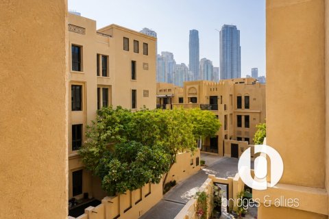 Apartment in Old Town, Dubai 3 bedrooms, 176 sq.m. № 137726 - photo 2