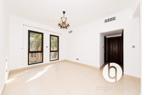 Apartment in Old Town, Dubai 3 bedrooms, 176 sq.m. № 137726 - photo 19
