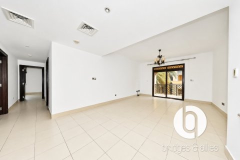 Apartment in Old Town, Dubai 3 bedrooms, 176 sq.m. № 137726 - photo 3