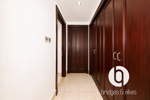 Apartment in Old Town, Dubai 3 bedrooms, 176 sq.m. № 137726 - photo 15