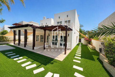 Villa en Meadows, Dubai, 4 dormitorios, 332 m², № 124917
