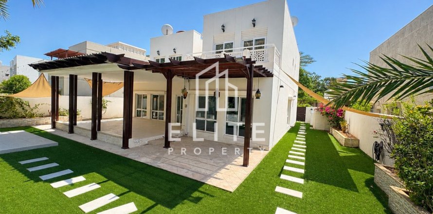 Вилла в Meadows, Дубай, 4 спальни, 332м², № 124917