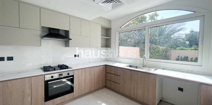 Вилла в The Springs, Дубай, 3 спальни, 255м², № 44702