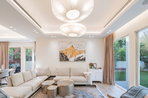 Villa in Dubai 4 bedrooms, 578 sq.m. № 137860 - photo 4