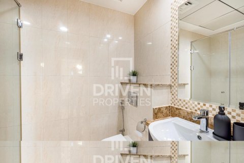 Снять в аренду квартиру в The Crescent, Пальма Джумейра, Дубай: 2 спальни, 181.72м², № 128719 - фото 17
