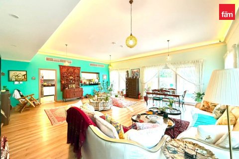 Villa in Dubai 5 bedrooms, 522 sq.m. № 118538 - photo 12