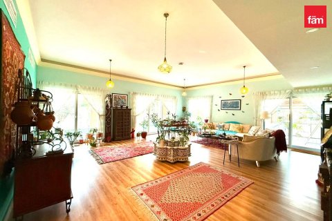 Villa in Dubai 5 bedrooms, 522 sq.m. № 118538