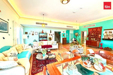 Villa in Dubai 5 bedrooms, 522 sq.m. № 118538 - photo 20