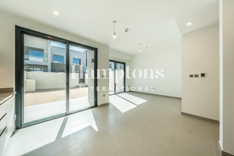 Снять в аренду таунхаус в Arabian Ranches 2, Дубай: 3 спальни, 140.00017585м², № 112323 - фото 9