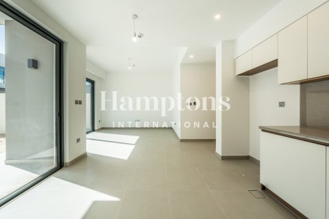 Снять в аренду таунхаус в Arabian Ranches 2, Дубай: 3 спальни, 140.00017585м², № 112323 - фото 2