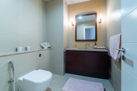 Apartment in Palm Jumeirah, Dubai 3 bedrooms, 211 sq.m. № 123828 - photo 16