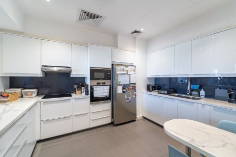 Apartment in Palm Jumeirah, Dubai 3 bedrooms, 211 sq.m. № 123828 - photo 11