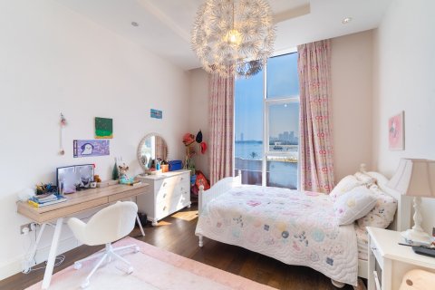 Apartment in Palm Jumeirah, Dubai 3 bedrooms, 211 sq.m. № 123828 - photo 13