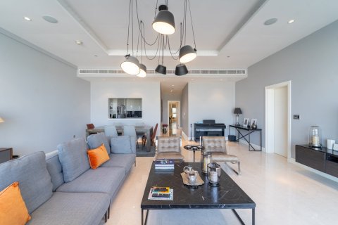 Apartment in Palm Jumeirah, Dubai 3 bedrooms, 211 sq.m. № 123828 - photo 5