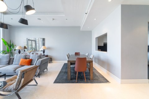 Apartment in Palm Jumeirah, Dubai 3 bedrooms, 211 sq.m. № 123828 - photo 8