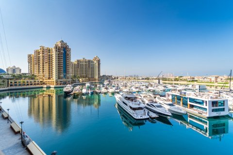Apartment in Palm Jumeirah, Dubai 3 bedrooms, 211 sq.m. № 123828 - photo 18