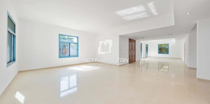 Villa en Falcon City of Wonders, Dubai, 5 dormitorios, 888 m², № 73789