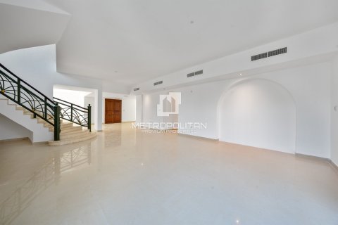 Villa en Falcon City of Wonders, Dubai, 5 dormitorios, 888 m², № 73789 - foto 11
