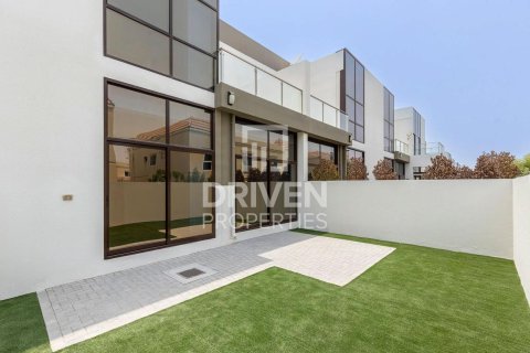Вилла в District 11, Мохаммед Бин Рашид Сити, Дубай, 4 спальни, 187.01м², № 143239