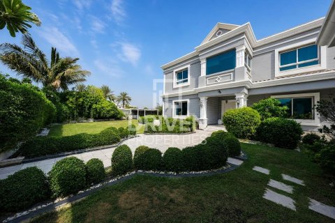 Villa in Falcon City of Wonders, Dubai 5 bedrooms, 1064.85 sq.m. № 140220