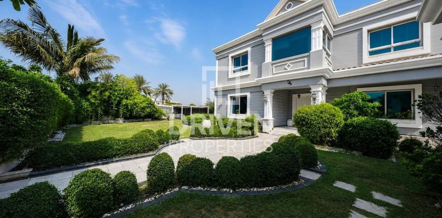 Villa à Falcon City of Wonders, Dubai, 5 chambres, 1064.85 m², № 140220