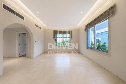 Villa à Falcon City of Wonders, Dubai, 5 chambres, 1064.85 m², № 140220 - photo 4