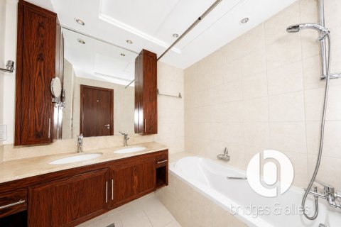 Apartment in Downtown Dubai (Downtown Burj Dubai), Dubai 2 bedrooms, 130 sq.m. № 134155 - photo 4