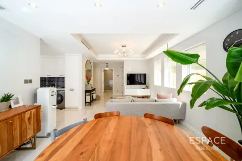 Villa en Springs 2, The Springs, Dubai, 3 dormitorios, 209 m², № 122356 - foto 4
