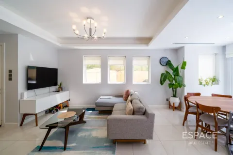 Villa en Springs 2, The Springs, Dubai, 3 dormitorios, 209 m², № 122356 - foto 3