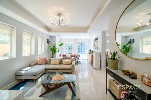 Villa en Springs 2, The Springs, Dubai, 3 dormitorios, 209 m², № 122356 - foto 2