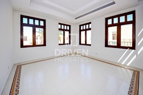 Снять в аренду виллу в Jumeirah 3, Джумейра, Дубай: 6 спален, 1138.06м², № 129195 - фото 15
