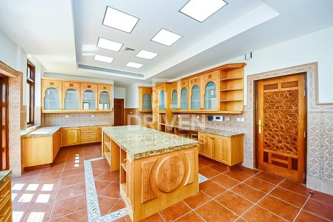 Снять в аренду виллу в Jumeirah 3, Джумейра, Дубай: 6 спален, 1138.06м², № 129195 - фото 8
