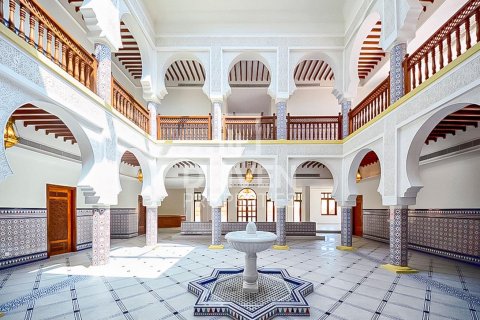 Снять в аренду виллу в Jumeirah 3, Джумейра, Дубай: 6 спален, 1138.06м², № 129195 - фото 3