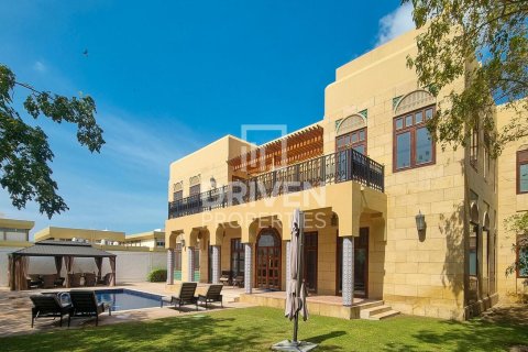 Снять в аренду виллу в Jumeirah 3, Джумейра, Дубай: 6 спален, 1138.06м², № 129195 - фото 13