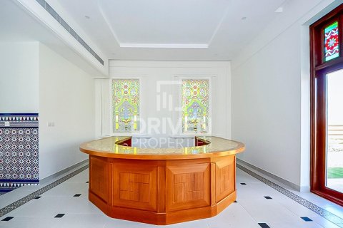 Снять в аренду виллу в Jumeirah 3, Джумейра, Дубай: 6 спален, 1138.06м², № 129195 - фото 14