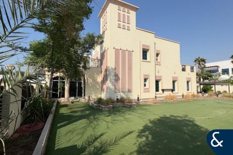 Villa à Jumeirah Village Triangle, Dubai, 3 chambres, 675 m², № 98372