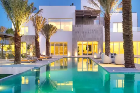 Villa en Dubai, 6 dormitorios, 1208 m², № 93076 - foto 2