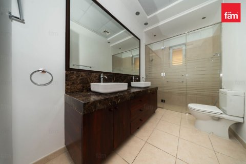 Oficina en Umm Suqeim, Dubai, 1393.5 m², № 137516 - foto 12