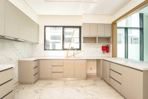 Villa in Al Furjan, Dubai 5 bedrooms, 570 sq.m. № 118403 - photo 11
