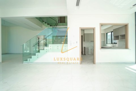 Villa in Al Furjan, Dubai 5 bedrooms, 570 sq.m. № 118403 - photo 27