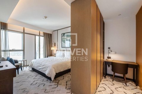 Снять в аренду квартиру в Address Harbour Point, Dubai Creek Harbour (The Lagoons), Дубай: 2 спальни, 104.33м², № 129983 - фото 7